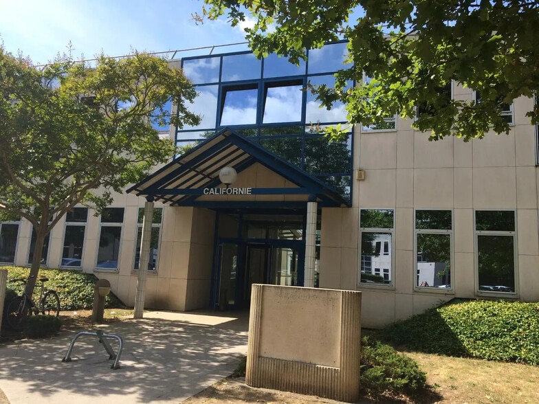 Office in Éragny for lease - Building Photo - Image 1 of 3