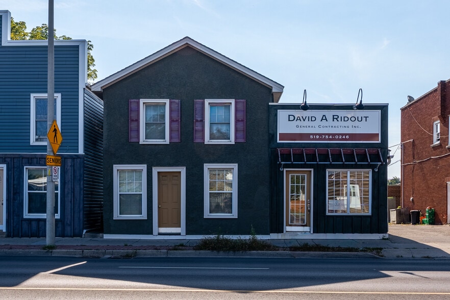 60-62 Colborne St W, Brantford, ON à vendre - Photo principale - Image 1 de 30