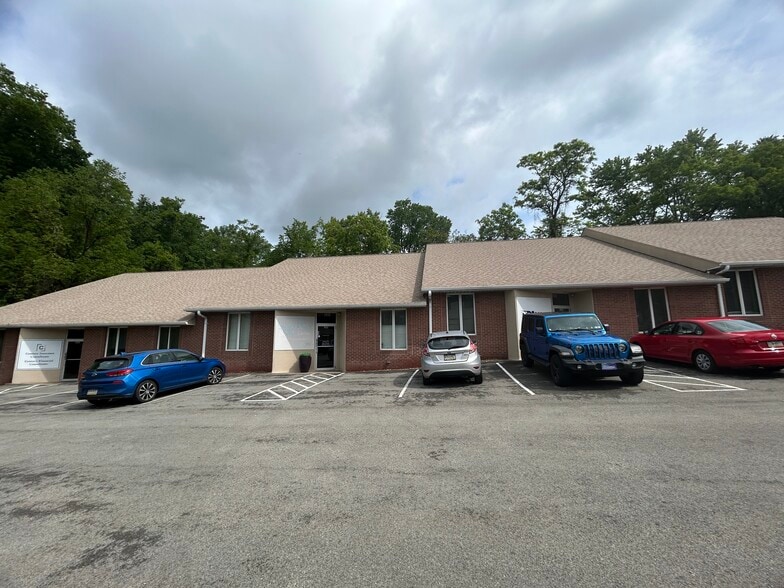 111 Whitehead Ln, Monroeville, PA for sale - Building Photo - Image 1 of 3