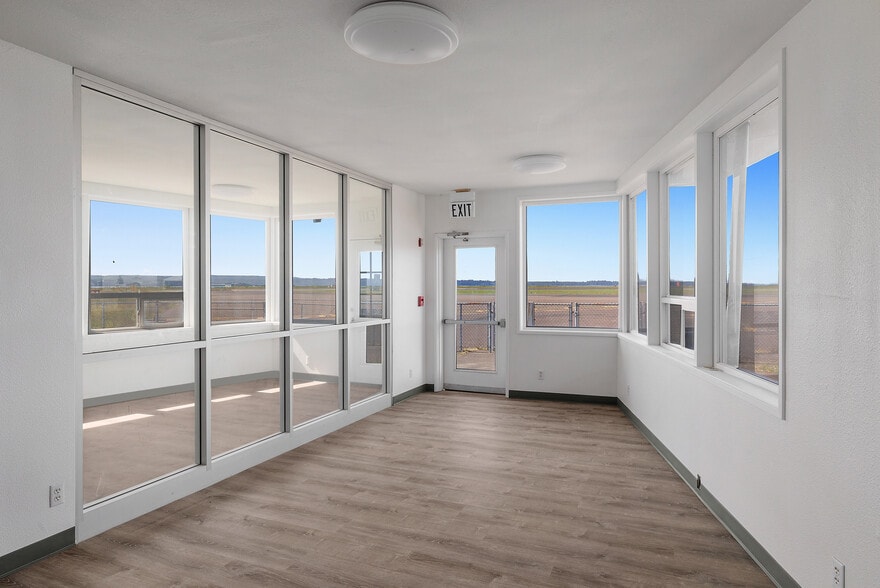 1300 Airport way, Hoquiam, WA for lease - Interior Photo - Image 2 of 21