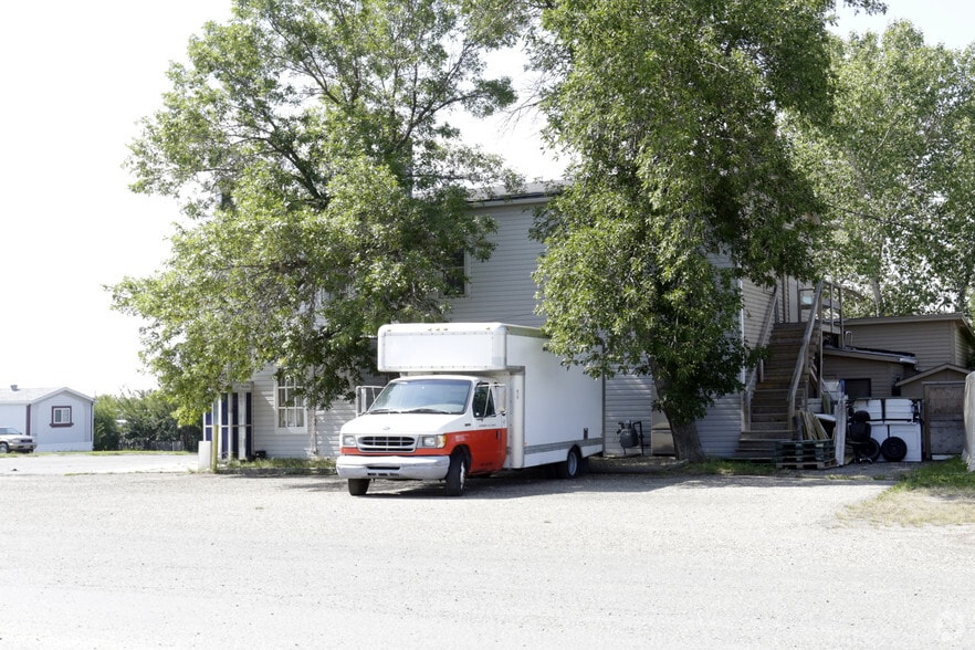 718 Broadway St, Standard, AB for sale - Building Photo - Image 2 of 4