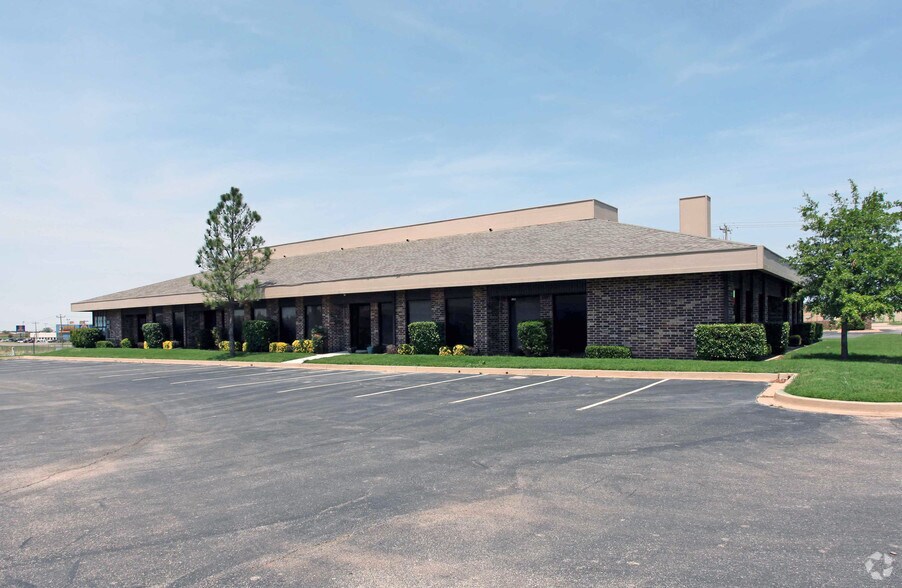 510 E Memorial Rd, Oklahoma City, OK for sale - Building Photo - Image 2 of 5