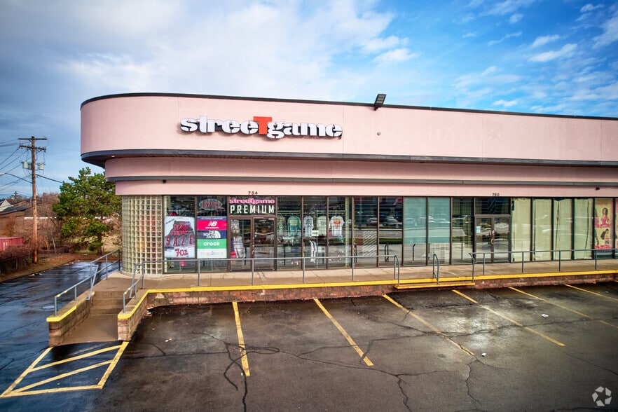 754-772 E Ridge Rd, Rochester, NY for lease - Primary Photo - Image 1 of 2