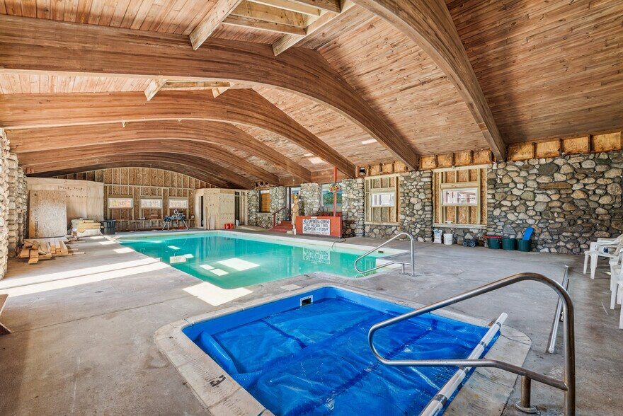 1132 S Main St, Bryant Pond, ME à vendre - Photo du bâtiment - Image 3 de 43