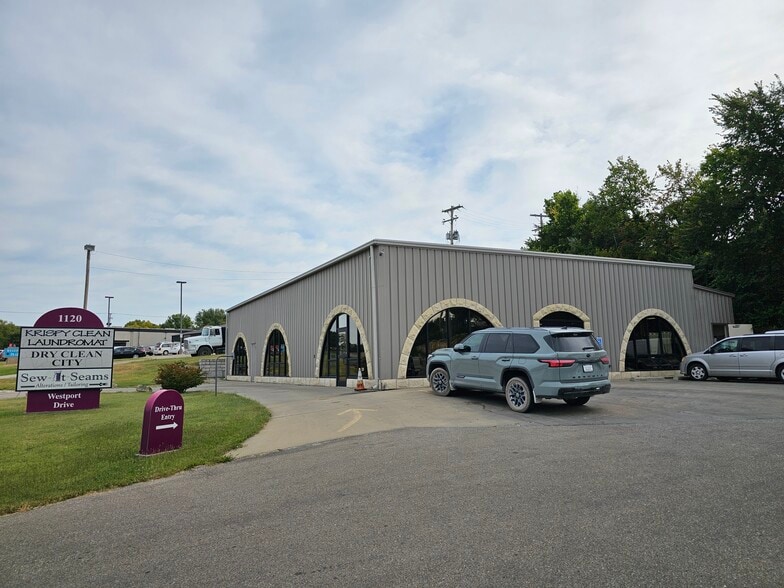 1120 Westport Dr, Manhattan, KS for sale - Primary Photo - Image 1 of 7