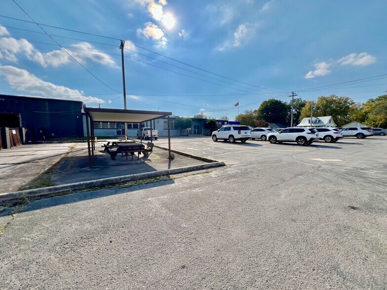 204 Red Rd, McMinnville, TN à louer - Photo du bâtiment - Image 3 de 12