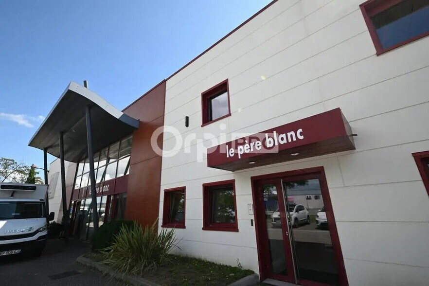 Office in Corbas for lease - Building Photo - Image 1 of 10