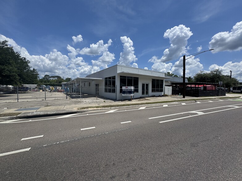 224 NW 8th Ave, Gainesville, FL for lease - Building Photo - Image 1 of 5