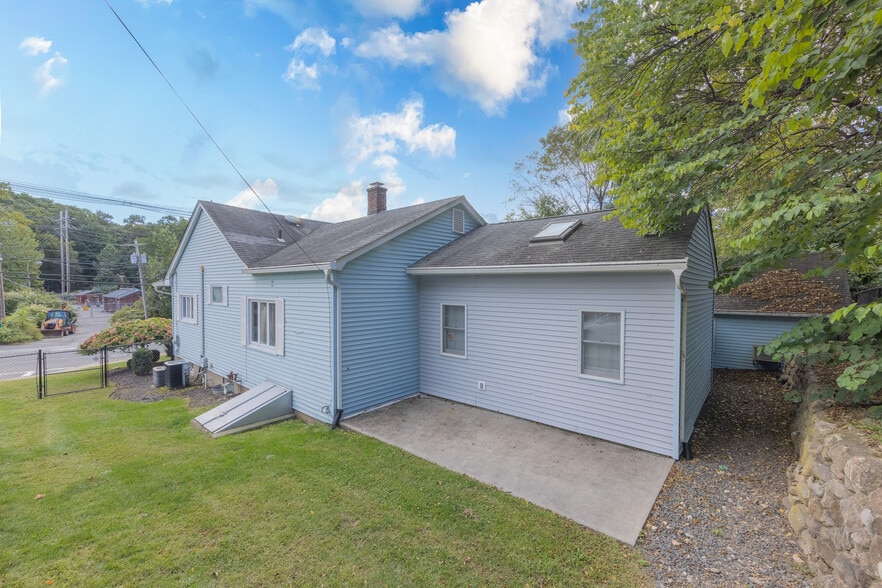 189 S Pearl St, Pearl River, NY à vendre - Photo du bâtiment - Image 3 de 34
