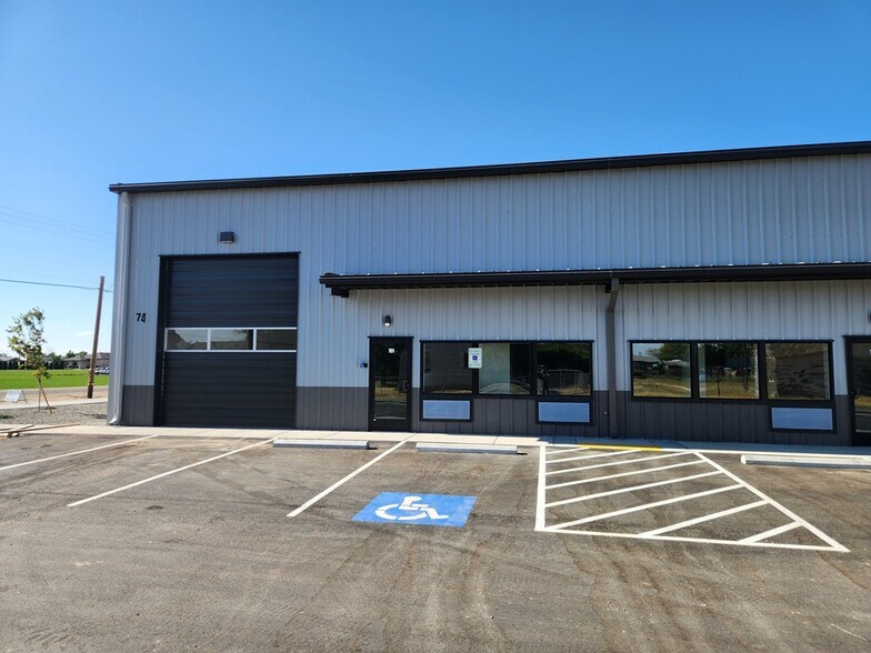 74 N Happy Valley Rd, Nampa, ID à louer - Photo du bâtiment - Image 2 de 12