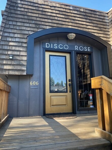 606 Mount Rose St, Reno, NV for lease - Building Photo - Image 1 of 6