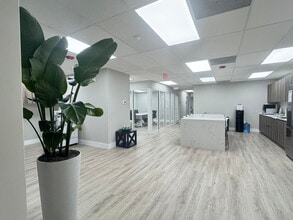 7925 NW 12th St, Doral, FL for lease Interior Photo- Image 2 of 3