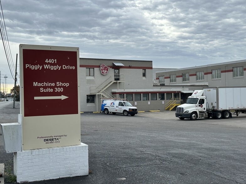 4401 Piggly Wiggly Dr, North Charleston, SC for lease - Building Photo - Image 1 of 8