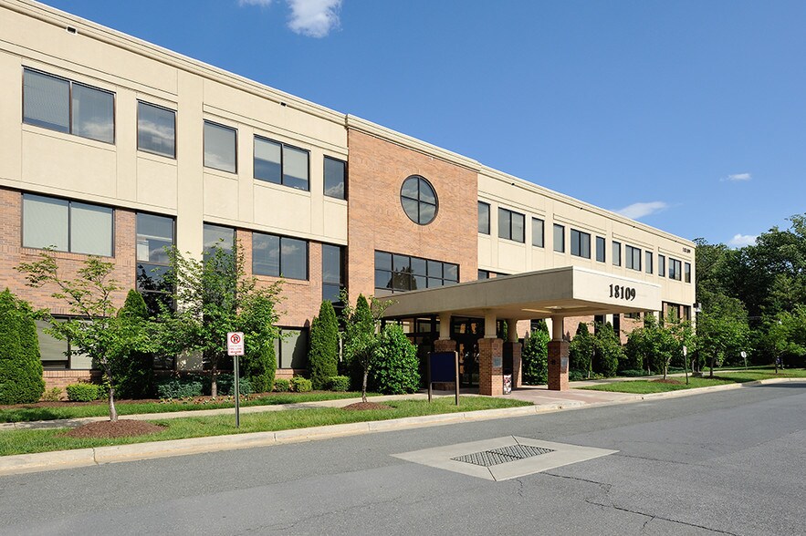18101 Prince Phillip Dr, Olney, MD à louer - Photo du bâtiment - Image 3 de 9