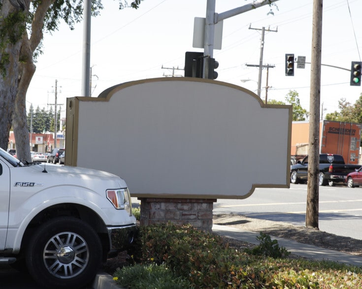 790 W Winton Ave, Hayward, CA for sale - Building Photo - Image 2 of 4