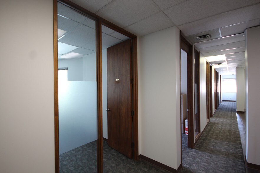 10235 124th St, Edmonton, AB for lease - Building Photo - Image 2 of 33