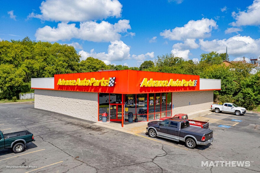 300 S 1st Ave, La Grange, KY for sale - Building Photo - Image 2 of 3