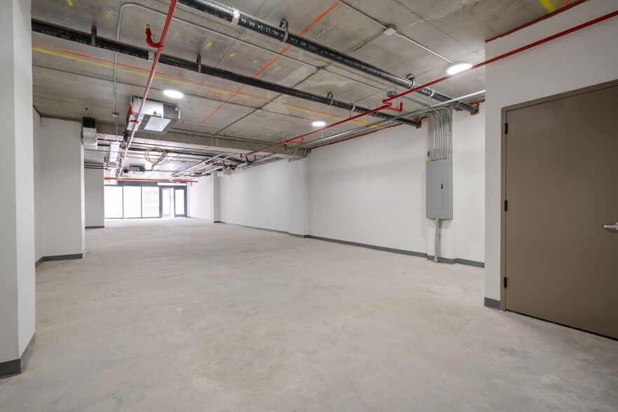 83-07 Queens Boulevard, Elmhurst, NY for lease - Building Photo - Image 2 of 2