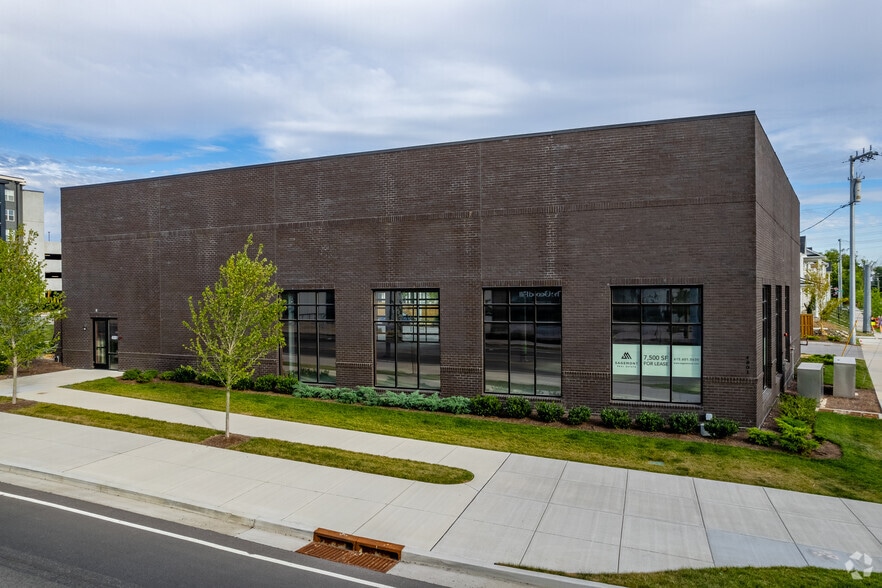 4801 Centennial Blvd, Nashville, TN à louer - Photo du bâtiment - Image 2 de 15