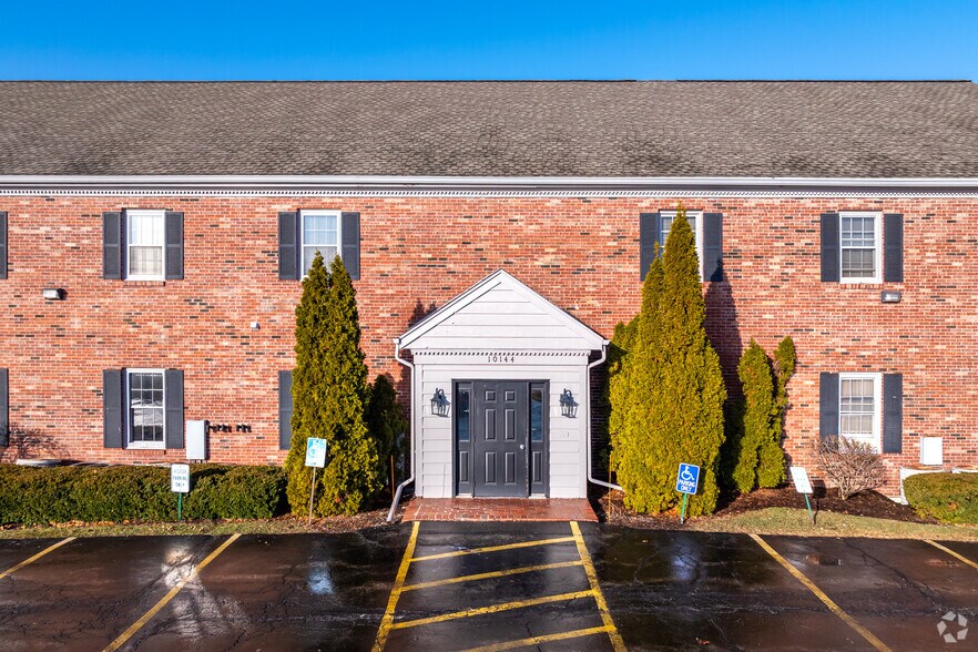 10144 N Port Washington Rd, Mequon, WI à louer - Photo du bâtiment - Image 3 de 15
