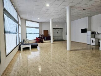 Plus de détails pour Multi-résidentiel à vendre