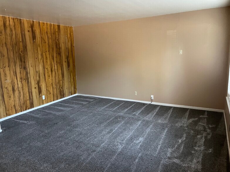 218 W K St, Los Banos, CA à vendre - Photo intérieure - Image 3 de 65