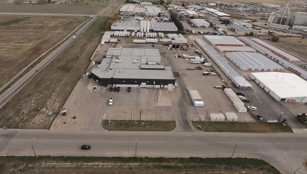 2525 36 St N, Lethbridge, AB for lease - Primary Photo - Image 1 of 2