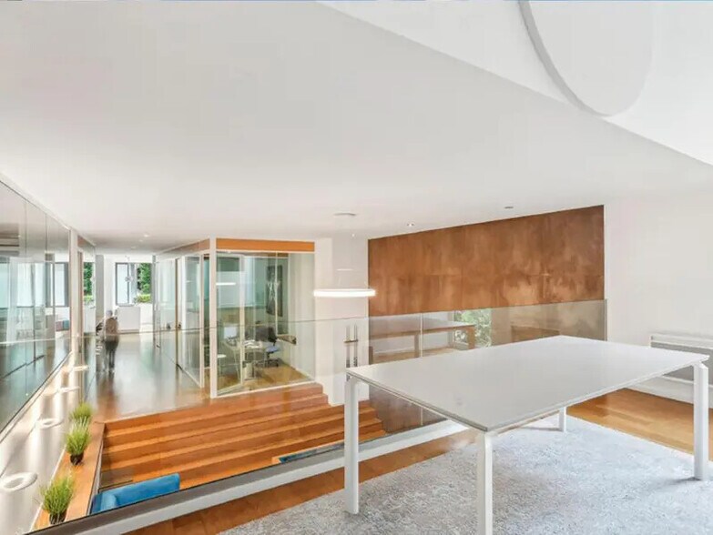 Office in Courbevoie for lease - Interior Photo - Image 2 of 4