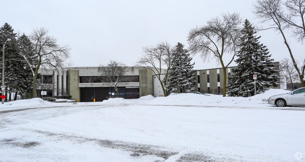 5700 W Bender Ct, Milwaukee, WI for lease - Building Photo - Image 1 of 15