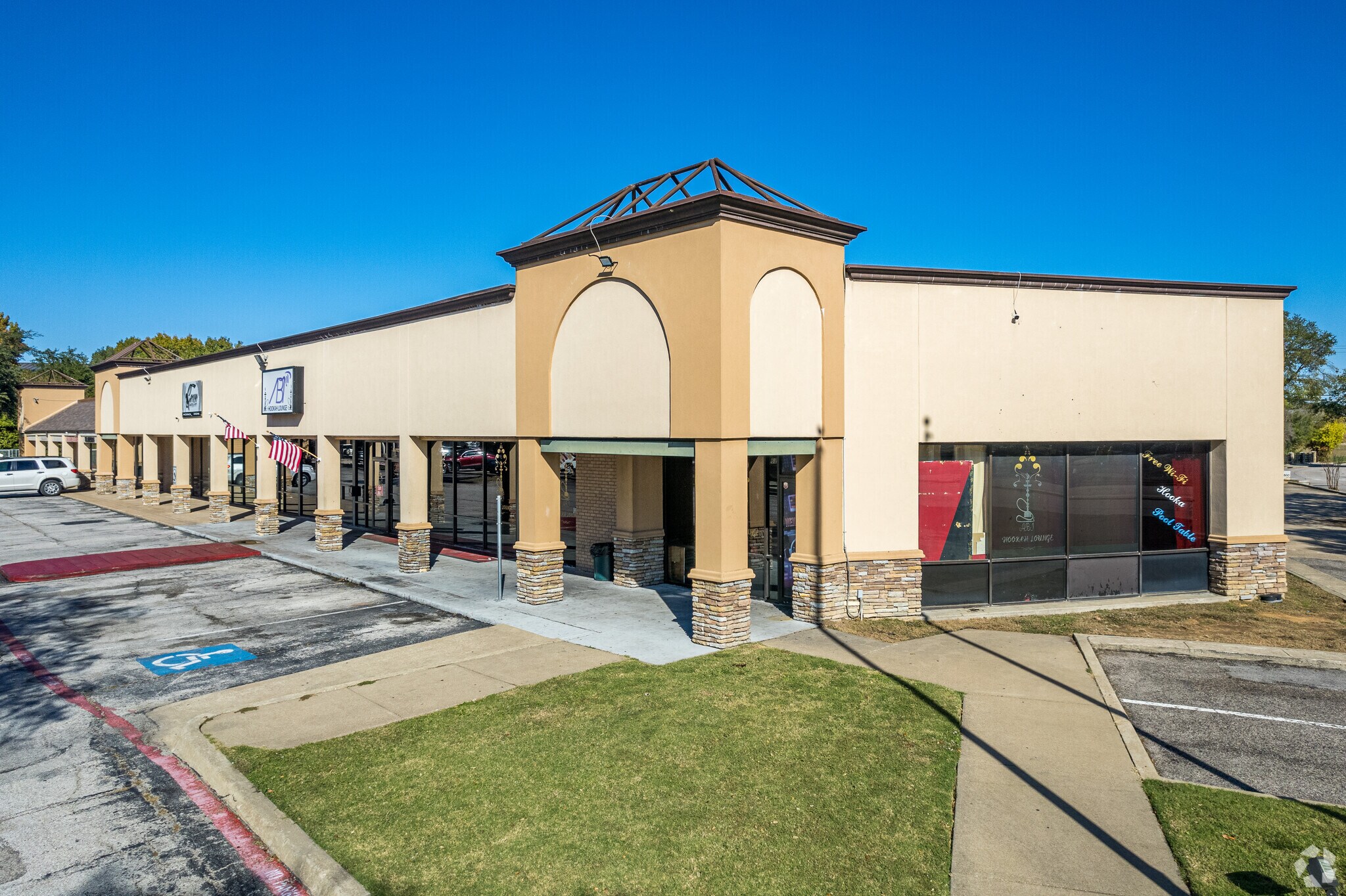 800-810 W Arapaho Rd, Richardson, TX à louer Photo du bâtiment- Image 1 de 7