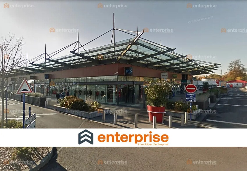 Retail in Wasquehal for lease - Building Photo - Image 1 of 1