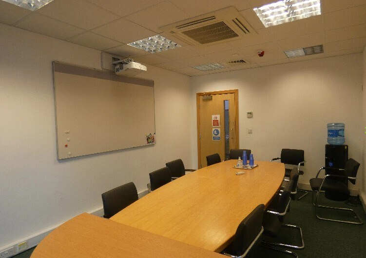 18 Great Bridge St, West Bromwich for lease - Interior Photo - Image 3 of 8