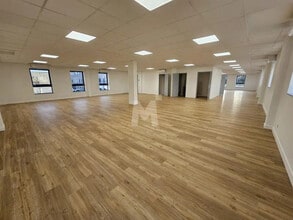 10 Quai De La Borde, Ris-Orangis for lease Interior Photo- Image 1 of 6
