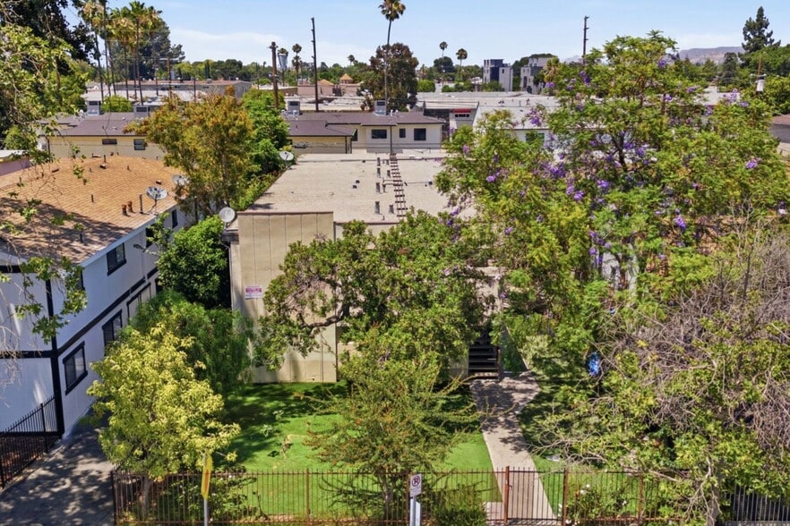11421 Tiara St, North Hollywood, CA à vendre - Photo du bâtiment - Image 3 de 10