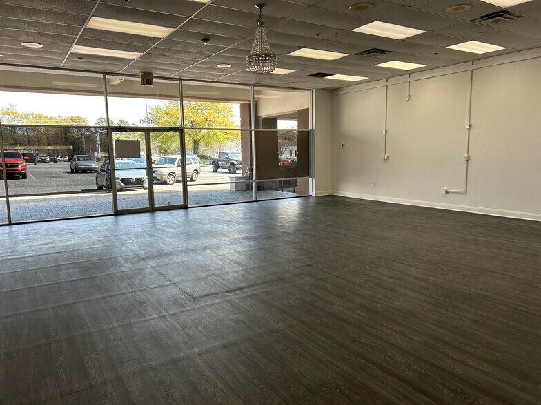 496 S Pleasantburg Dr, Greenville, SC à louer - Photo intérieure - Image 3 de 10