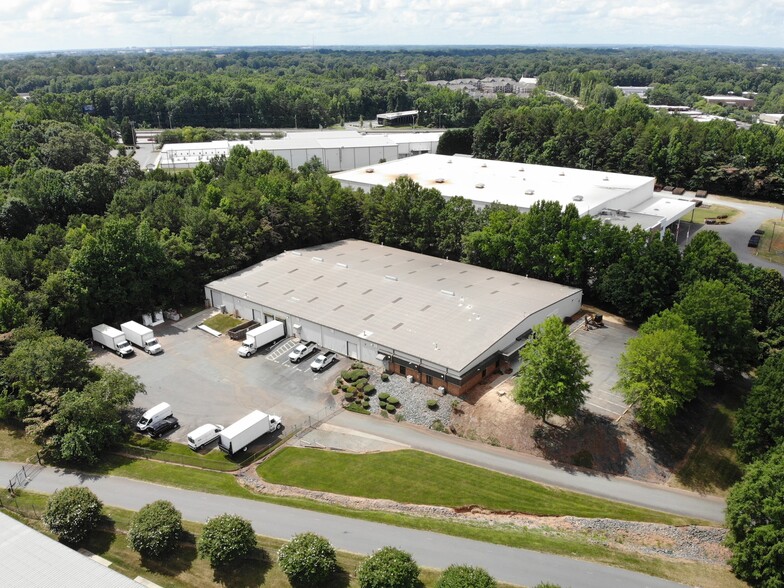 2007 Gateway Blvd, Charlotte, NC for lease - Primary Photo - Image 1 of 12