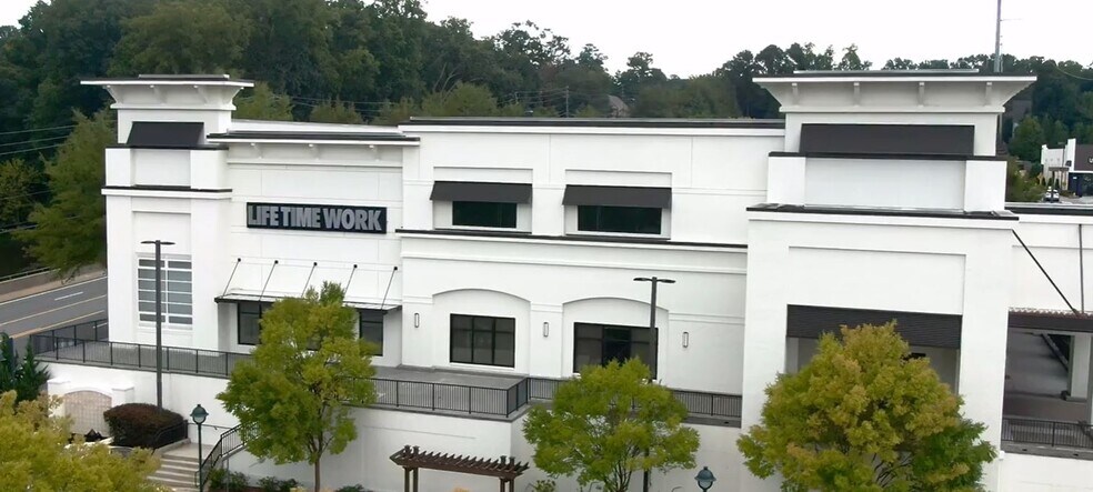 5600 Roswell Rd, Sandy Springs, GA à louer - Photo du bâtiment - Image 2 de 9