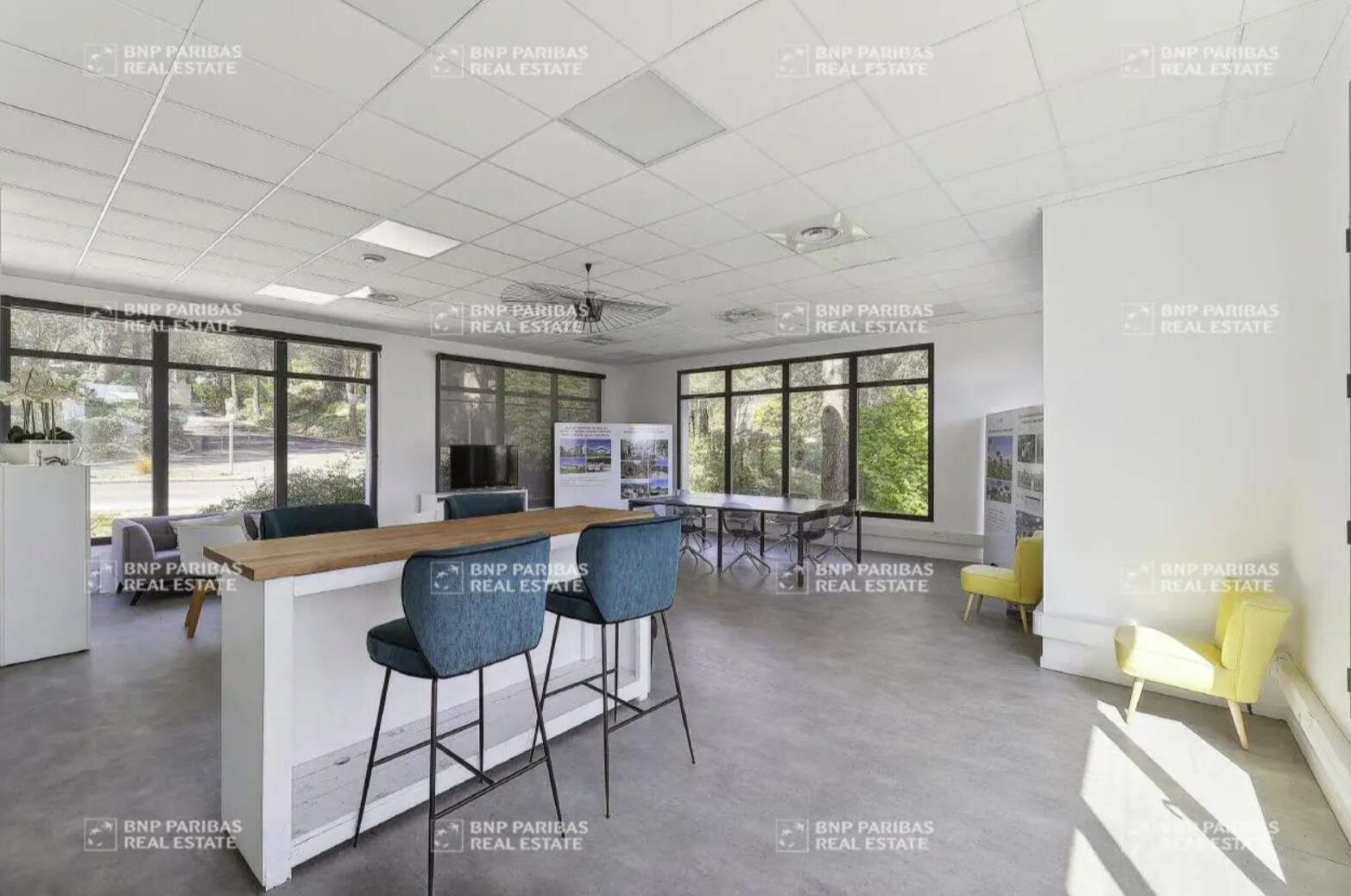 Office in Aix-en-Provence for lease Interior Photo- Image 1 of 2
