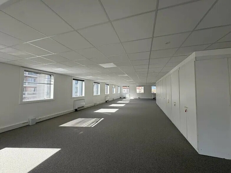 Office in Villeurbanne for sale - Interior Photo - Image 2 of 12