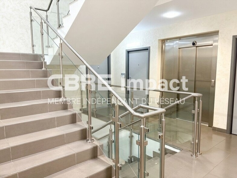 11 Rue Lounes Matoub, Dijon for lease - Lobby - Image 2 of 9