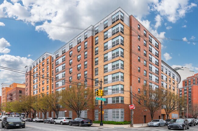 Plus de détails pour 921 Melrose Ave, Bronx, NY - Commerce de détail à louer