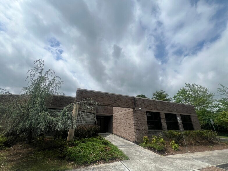 1310 Centerpoint Blvd, Knoxville, TN à vendre - Photo du bâtiment - Image 2 de 14