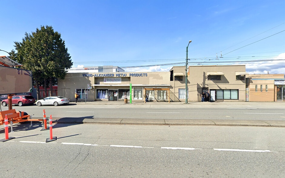 1661 E Hastings St, Vancouver, BC à vendre - Photo du bâtiment - Image 3 de 4