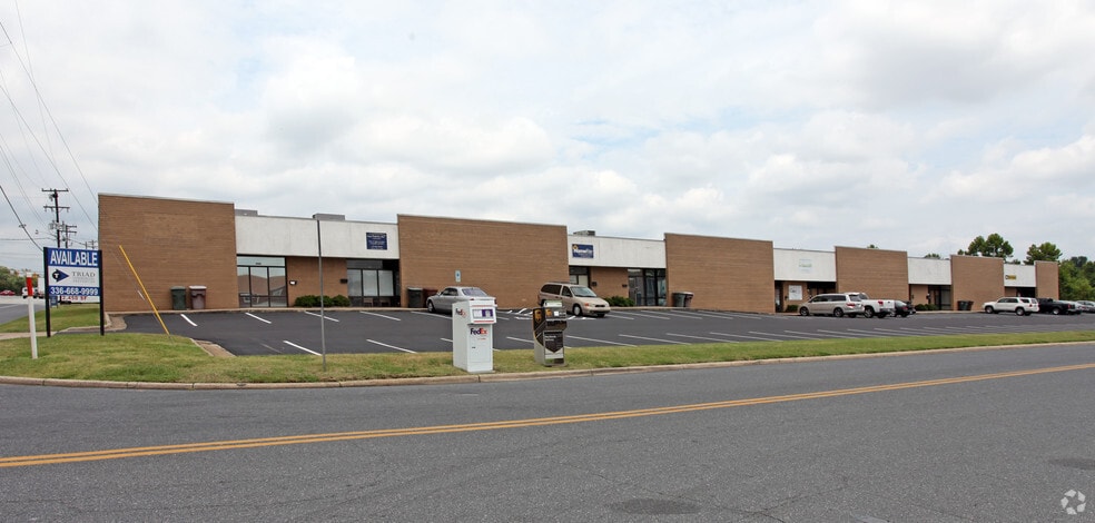 2906-2924 Baltic Ave, Greensboro, NC for lease - Building Photo - Image 3 of 32
