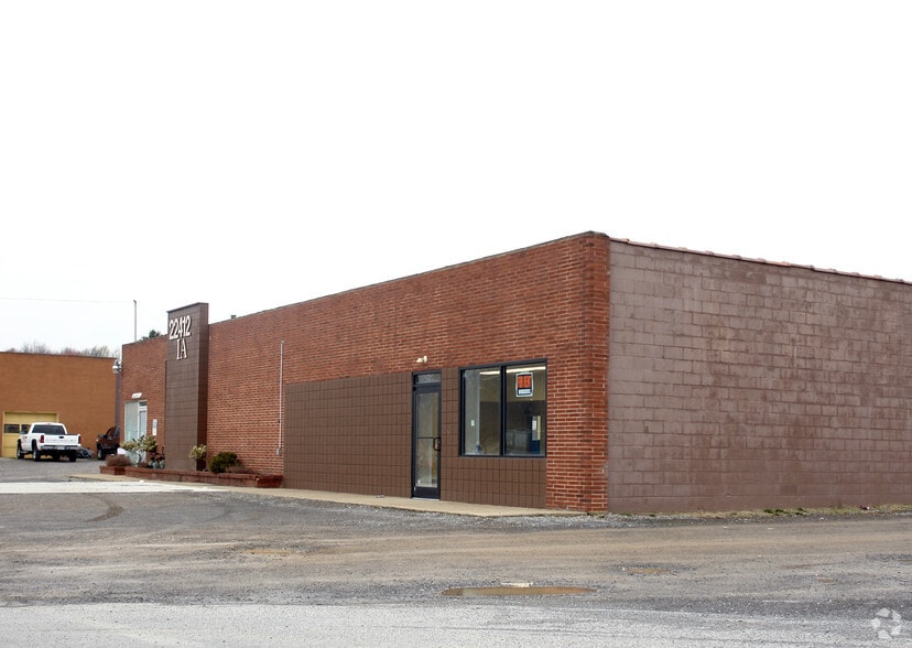 22412 Perry Hwy, Zelienople, PA for lease - Primary Photo - Image 1 of 3