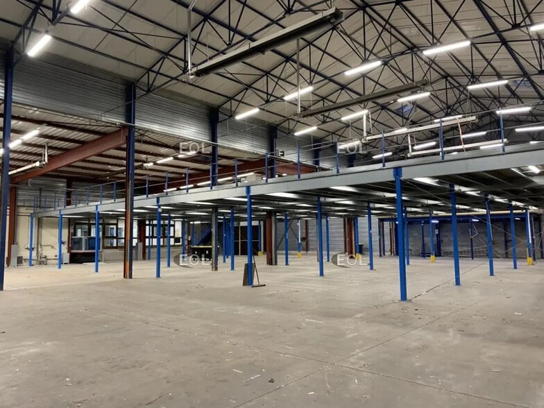 Flex in Morangis for lease - Building Photo - Image 3 of 9