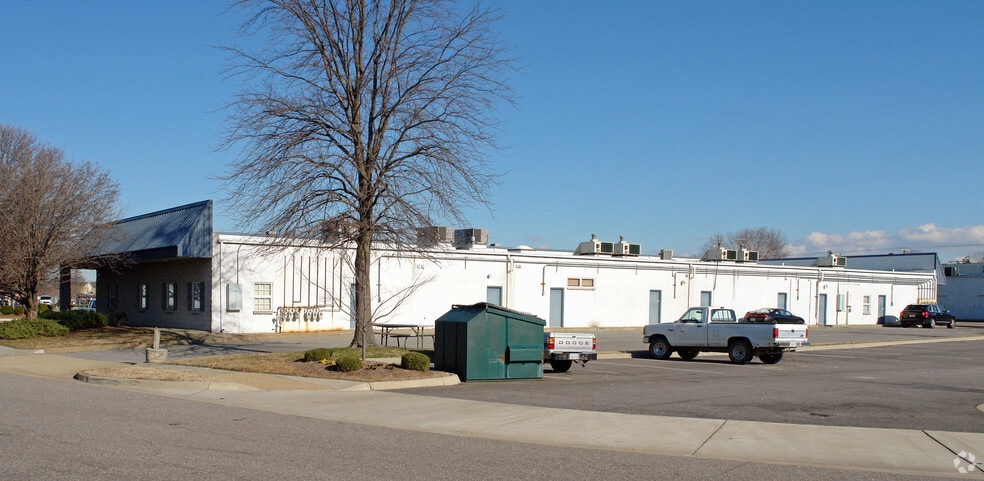 109-119 Byron St, Chesapeake, VA for lease - Building Photo - Image 3 of 4