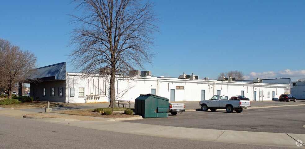 109-119 Byron St, Chesapeake, VA à louer - Photo du bâtiment - Image 3 de 4
