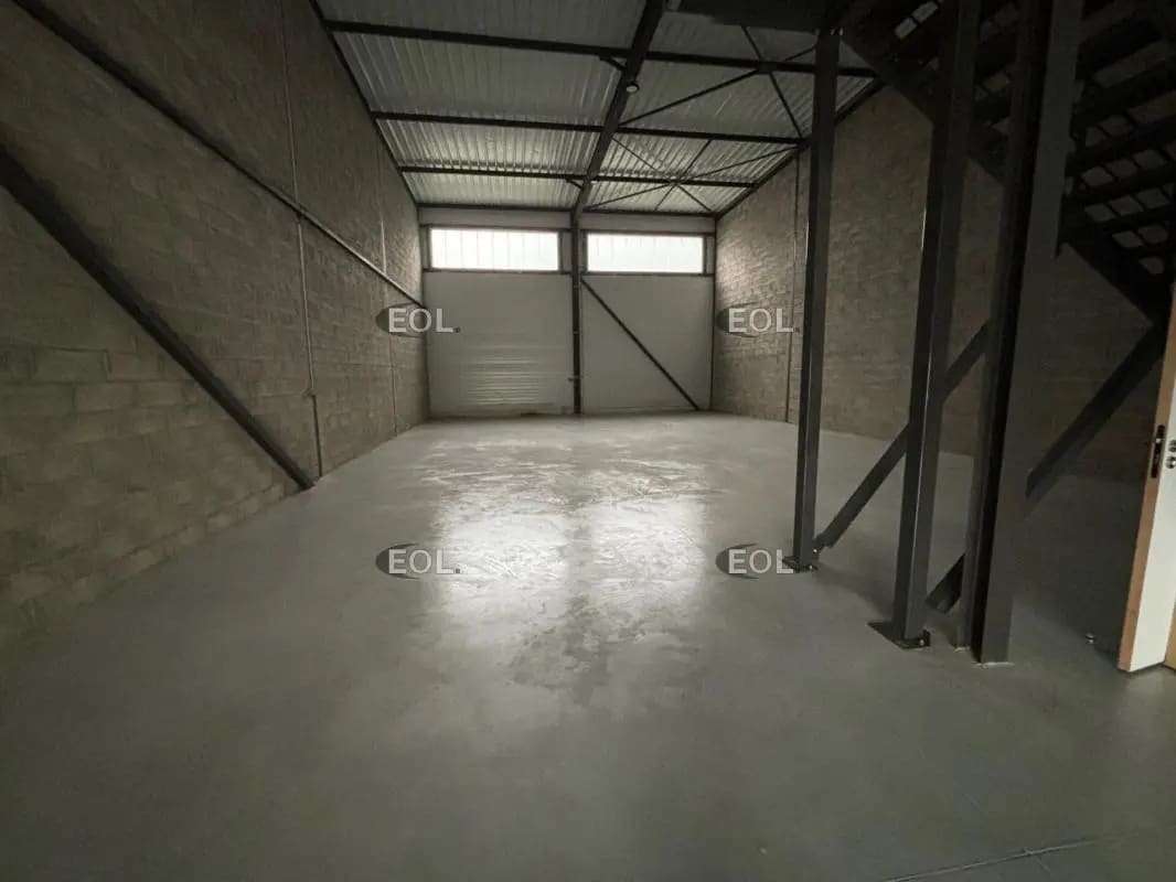 Flex in Marcoussis for lease Interior Photo- Image 1 of 10