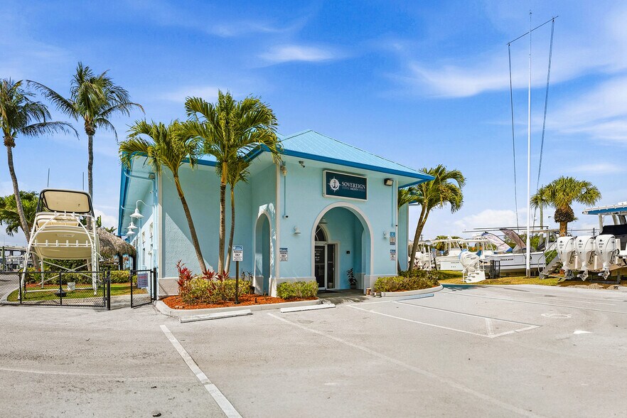 250-300 SW Monterey Rd, Stuart, FL à vendre - Photo du bâtiment - Image 2 de 32